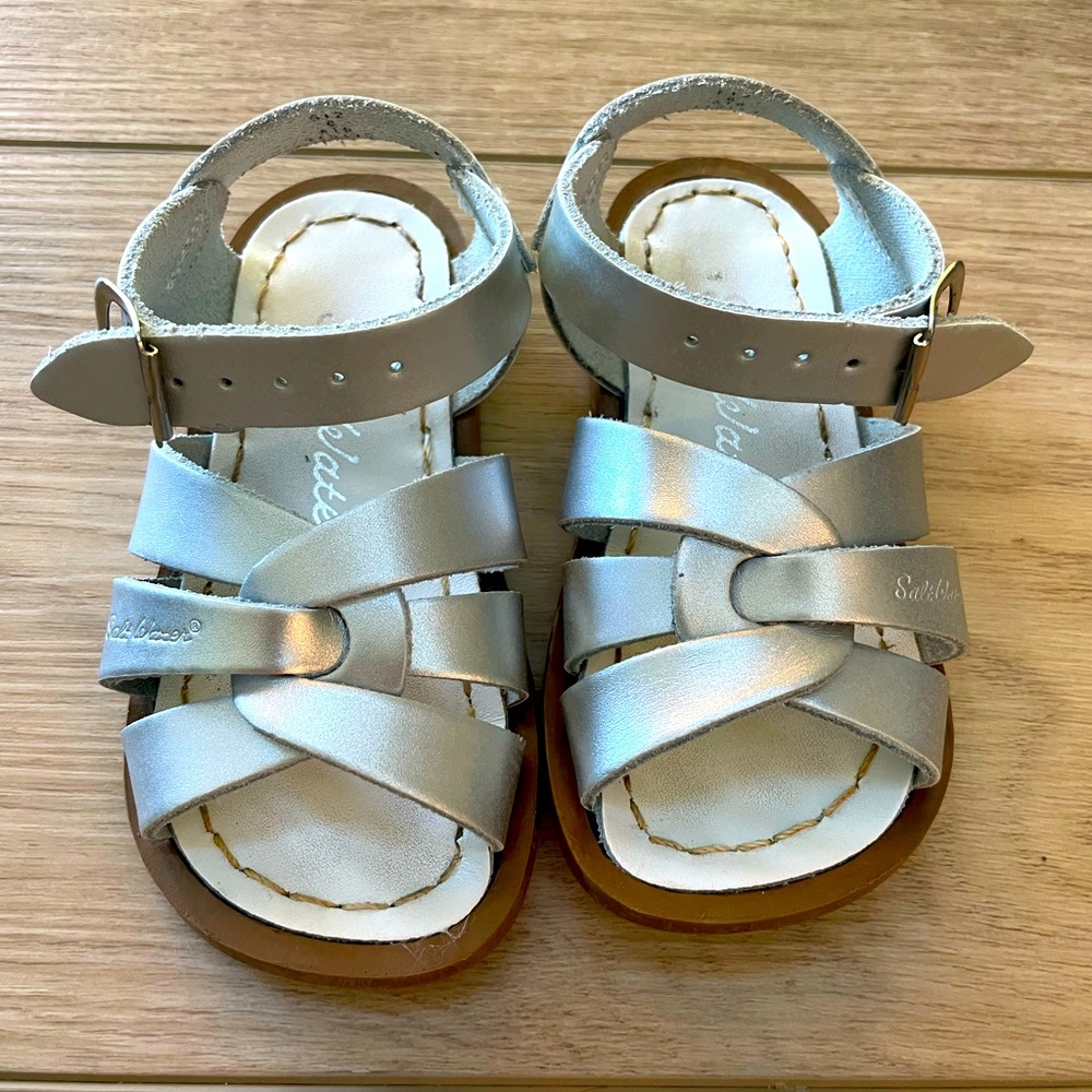 Like NEW silver saltwater sandals size 6. Didn’t wear more than a handful x